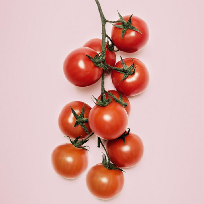 Аккуратные томаты визуально украсят любое блюдо 
