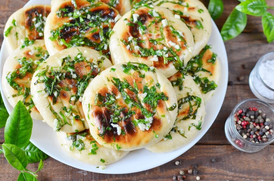 Ватрушки с зеленью и сыром