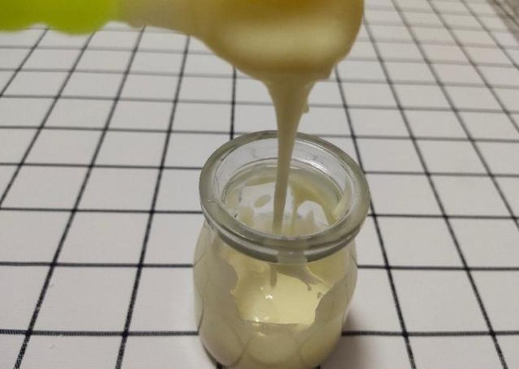 Засахаренная сгущенка. Как сделать сгущенку без сахара. Домашняя вареная сгущенка. Как делают сгущенку. Как загустить сгущенку для начинки.