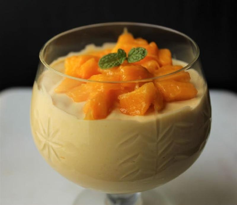 Десерт из манго и сливок