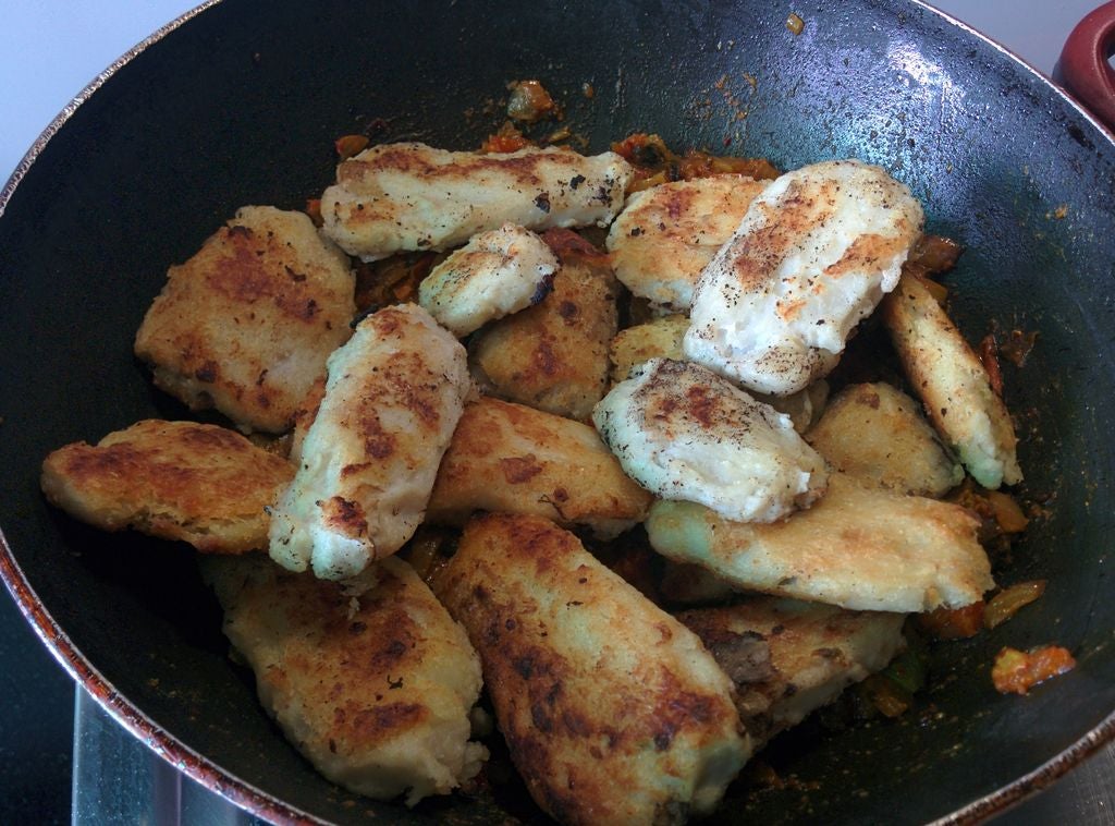 Как жарить язык на сковороде. Жареный сыр тофу. Минтай в майонезе на сковороде. Язык говяжий на сковороде. Как жарить язык на сковороде.