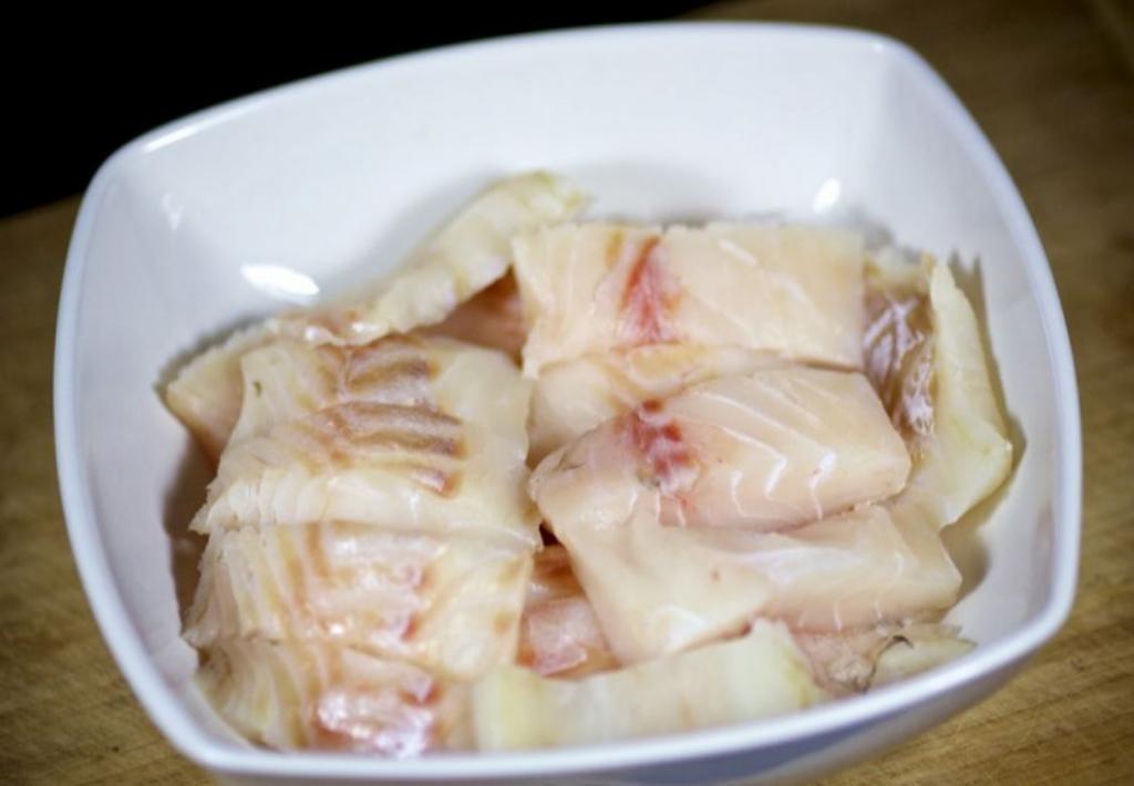 Треска приготовленная. Треска с картофелем. Треска. Треска тушеная в сметане. Треска лучший рецепт.