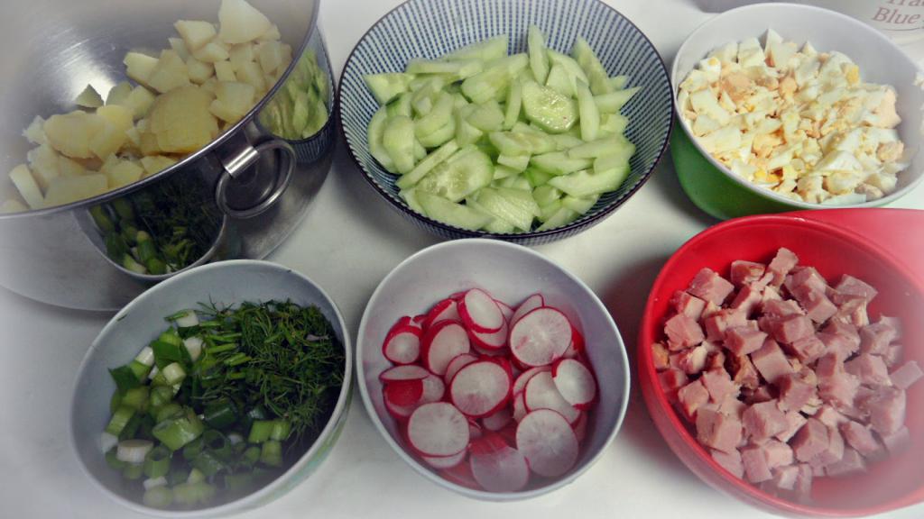 Бабушка научила делать вкусную окрошку на воде. Добавляю свой майонез и получаю 