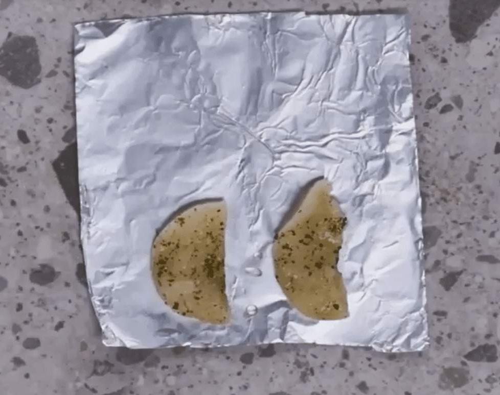 Ватный диск разрезанный. Патчи в домашних условиях. Патчи из ватных дисков. Патчи из ватного диска. Патчи из ватных дисков.