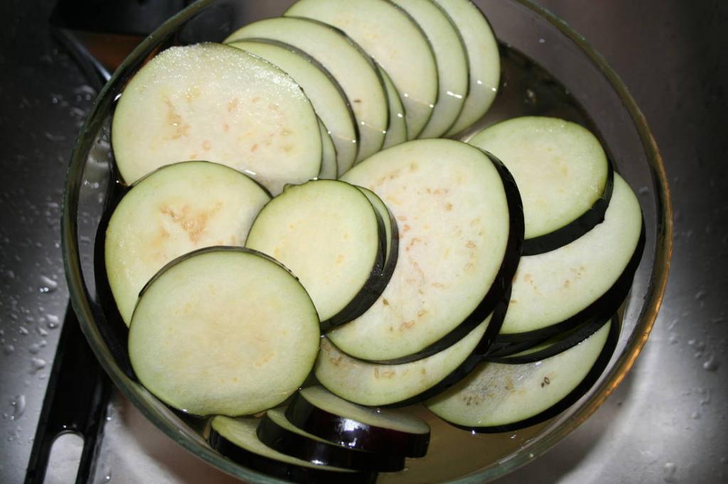 как уменьшить масло при жарке баклажанов. Смотреть фото как уменьшить масло при жарке баклажанов. Смотреть картинку как уменьшить масло при жарке баклажанов. Картинка про как уменьшить масло при жарке баклажанов. Фото как уменьшить масло при жарке баклажанов