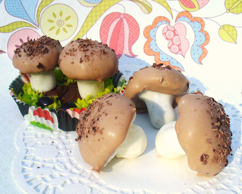 Съедобные грибочки из теста