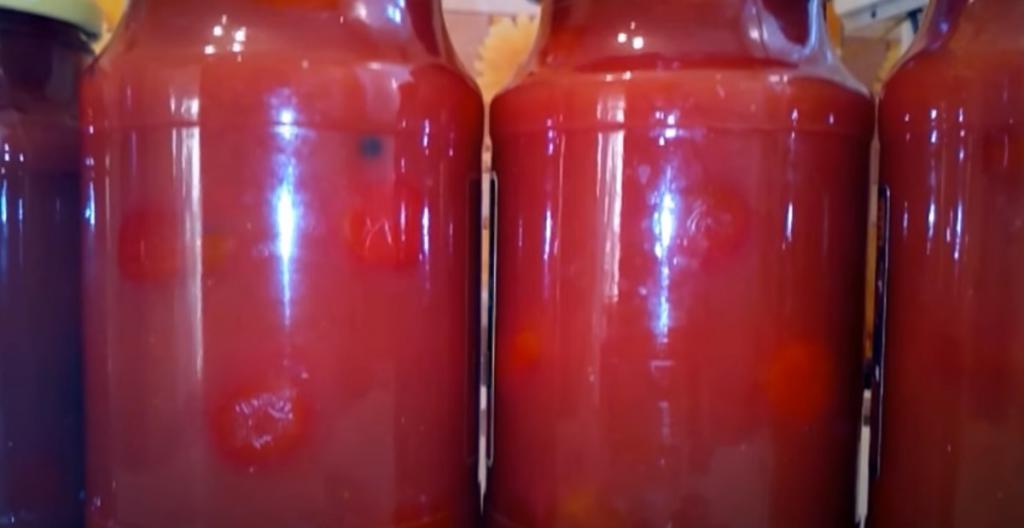 Рассол для помидор в собственном соку. В восемнадцать лет закатываешь глаза в сорок помидоры. Рассол из помидоров польза. Помидорывсобствеенномсоку. Помидора пальчики оближешь маринад.