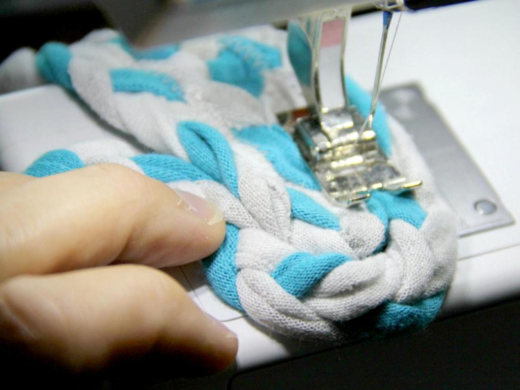 Что изготавливают из шерстяных тканей. Завод h and m камбоджа. Как раньше ткали ткани. Одежда для кукол барби. Переработанный хлопок.