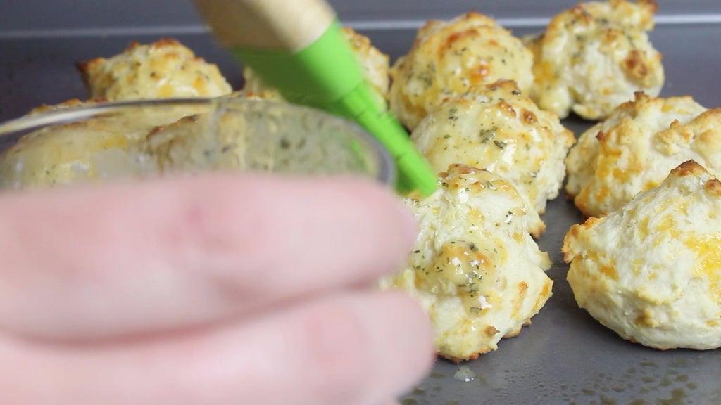 Печенье с пармезаном и чеддером