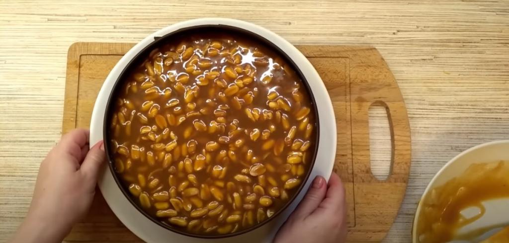карамельный торт без выпечки с арахисом и печеньем рецепт. Смотреть фото карамельный торт без выпечки с арахисом и печеньем рецепт. Смотреть картинку карамельный торт без выпечки с арахисом и печеньем рецепт. Картинка про карамельный торт без выпечки с арахисом и печеньем рецепт. Фото карамельный торт без выпечки с арахисом и печеньем рецепт