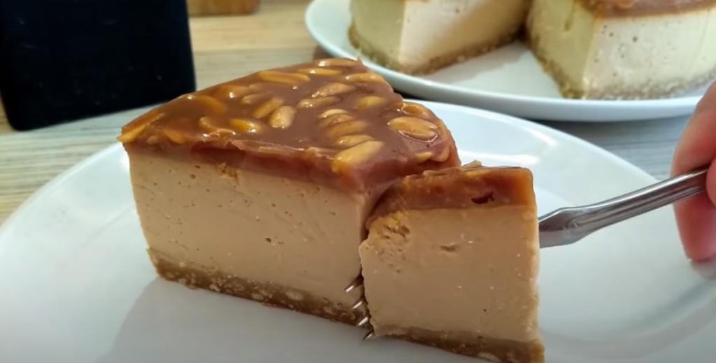 карамельный торт без выпечки с арахисом и печеньем рецепт. Смотреть фото карамельный торт без выпечки с арахисом и печеньем рецепт. Смотреть картинку карамельный торт без выпечки с арахисом и печеньем рецепт. Картинка про карамельный торт без выпечки с арахисом и печеньем рецепт. Фото карамельный торт без выпечки с арахисом и печеньем рецепт