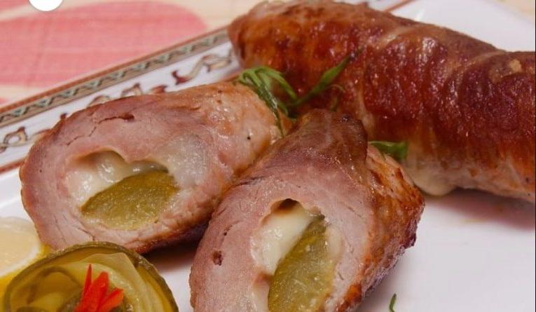 свиные рулетики с огурцами солеными. Смотреть фото свиные рулетики с огурцами солеными. Смотреть картинку свиные рулетики с огурцами солеными. Картинка про свиные рулетики с огурцами солеными. Фото свиные рулетики с огурцами солеными