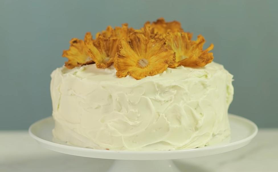 Сырный сливочный торт. Сырно сливочный торт. Торт Колибри с бананом и ананасом. Торт Колибри фото кусочка.