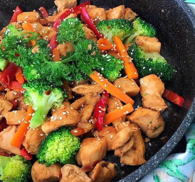 Куриная грудка рецепт высоцкой. 2109256. Куриная грудка рецепт высоцкой фото. Куриная грудка рецепт высоцкой-2109256. картинка Куриная грудка рецепт высоцкой. картинка 2109256. Большинство людей жалуется на то, что когда они готовят куриное филе, оно получается у них очень жестким, плохо жуется и кажется совсем не вкусным. Именно поэтому Юлия Высоцкая и поделилась на своей страничке в социальной сети рецептом приготовления идеального мяса, которое получается таким нежным, мягким и сочным, что его потом хочется делать снова и снова, чтобы наслаждаться каждым кусочком.