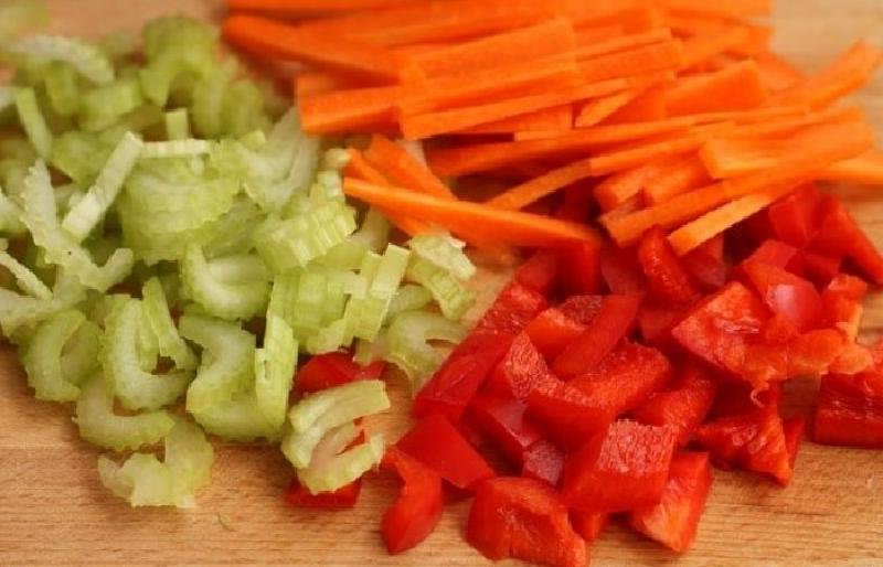 Куриная грудка рецепт высоцкой. 2109257. Куриная грудка рецепт высоцкой фото. Куриная грудка рецепт высоцкой-2109257. картинка Куриная грудка рецепт высоцкой. картинка 2109257. Большинство людей жалуется на то, что когда они готовят куриное филе, оно получается у них очень жестким, плохо жуется и кажется совсем не вкусным. Именно поэтому Юлия Высоцкая и поделилась на своей страничке в социальной сети рецептом приготовления идеального мяса, которое получается таким нежным, мягким и сочным, что его потом хочется делать снова и снова, чтобы наслаждаться каждым кусочком.