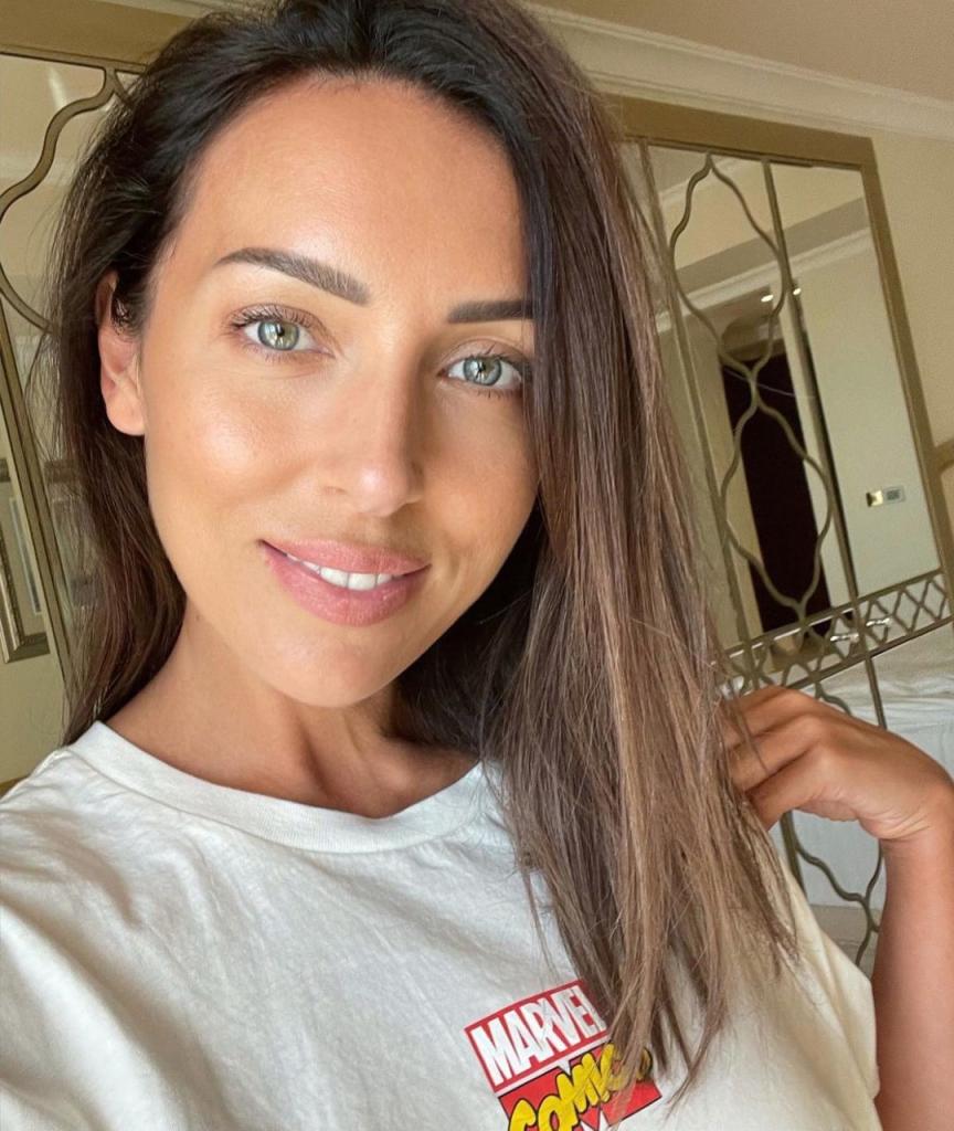 Жетілген әйелдермен байланыста жыныстық қатынас Порно көру: ұйықтап жатқан адамды сорып, трахает