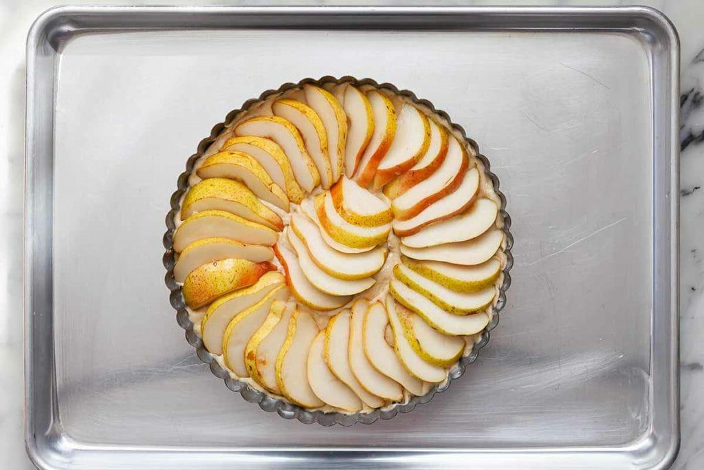 Пирог с грушей и корицей