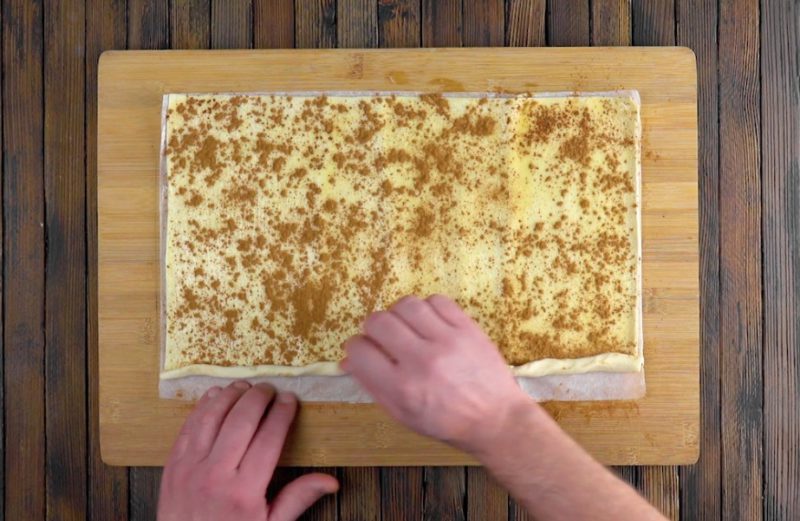 латышский пирог с яблоками и корицей. 2176295. латышский пирог с яблоками и корицей фото. латышский пирог с яблоками и корицей-2176295. картинка латышский пирог с яблоками и корицей. картинка 2176295. Нежный, тающий во рту пирог с яблоками. Совершенно не похож на банальную шарлотку, тесто скорее кексовое, а яблочный аромат просто сводит с ума.