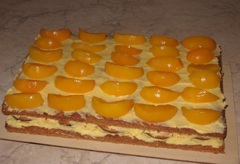 Персиковый пирог с желейной заливкой безе