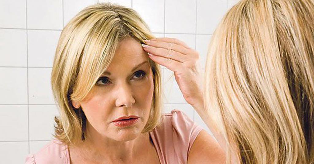 Кефир для борьбы с сединой и не только: как ухаживать за волосами после 50