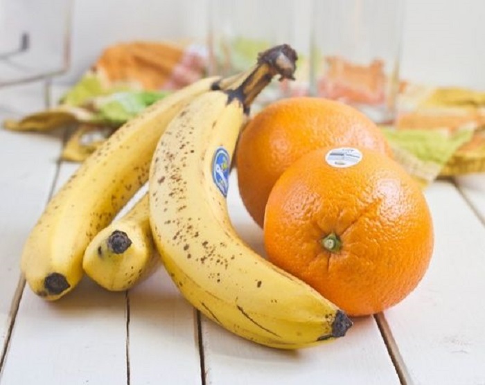 Мандарин 1 банан. Банан и апельсин. Яблоки бананы мандарины. Бананы апельсины мандарины. Яблоко банан апельсин.