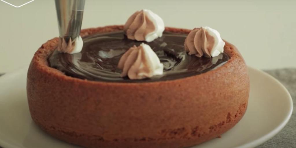 Кусочки банана политы шоколадом