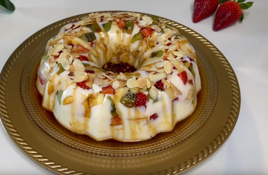 Фруктовый десерт с орехами