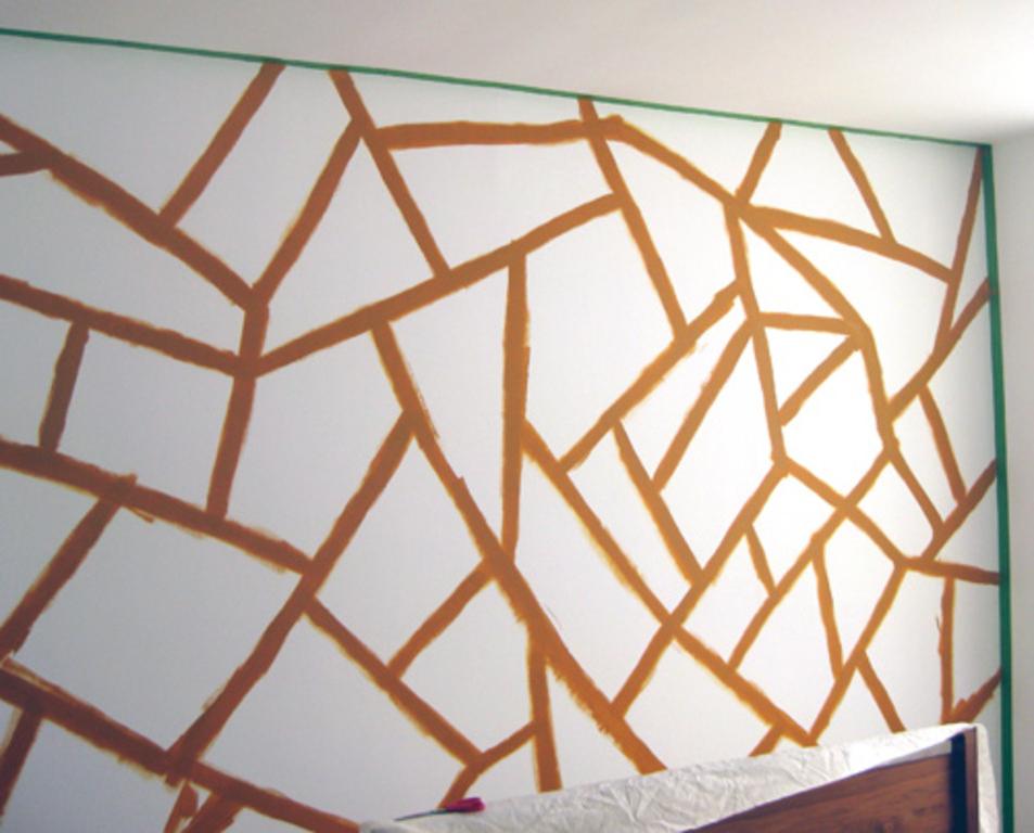 Штукатурка скотчем. Геометрический узор на стене. Декор стен геометрическими фигурами. Геометрические линии на стене. Декор стен малярным скотчем.