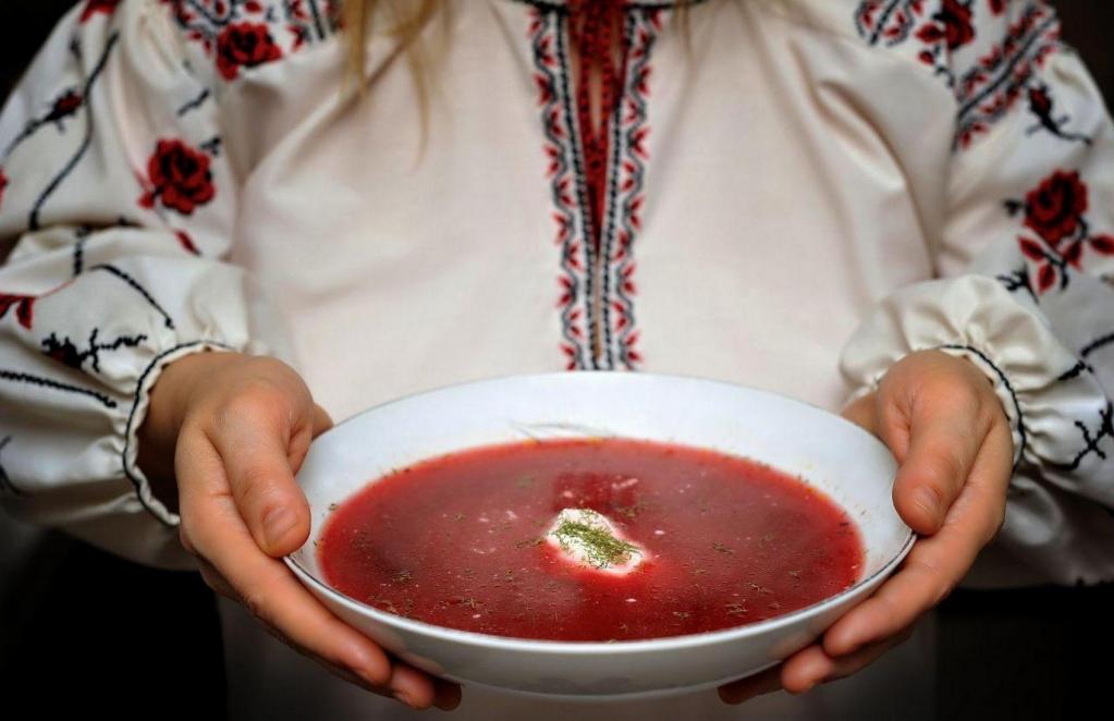 картофель для борща нарезают. Смотреть фото картофель для борща нарезают. Смотреть картинку картофель для борща нарезают. Картинка про картофель для борща нарезают. Фото картофель для борща нарезают
