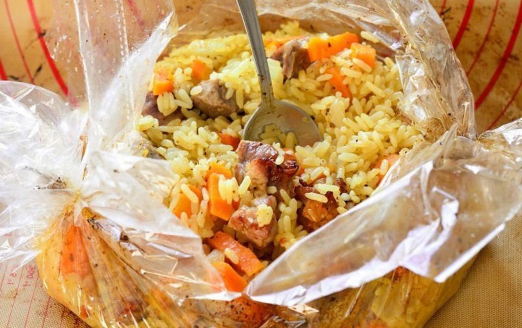 Плов в рукаве духовке с курицей