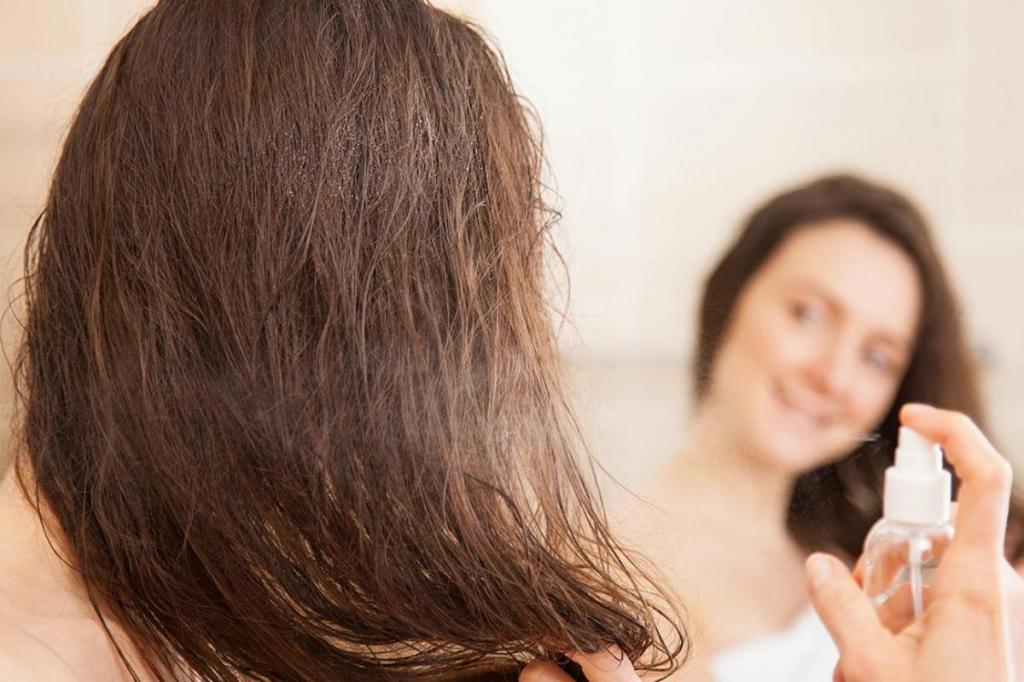 спрей для волос. нанесение спрея на волосы. как сделать волосы пахнущими. как сделать волосы пахнущими. избавьтесь от химических запахов.