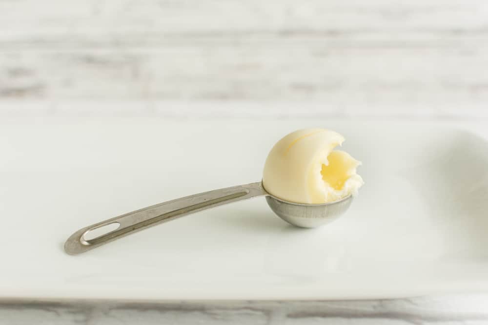 ложка для масла сливочного. масло в ложке. столовая ложка сливочного масла. сливочное масло на lthtdzyjqложке. чайная ложка глубокая.