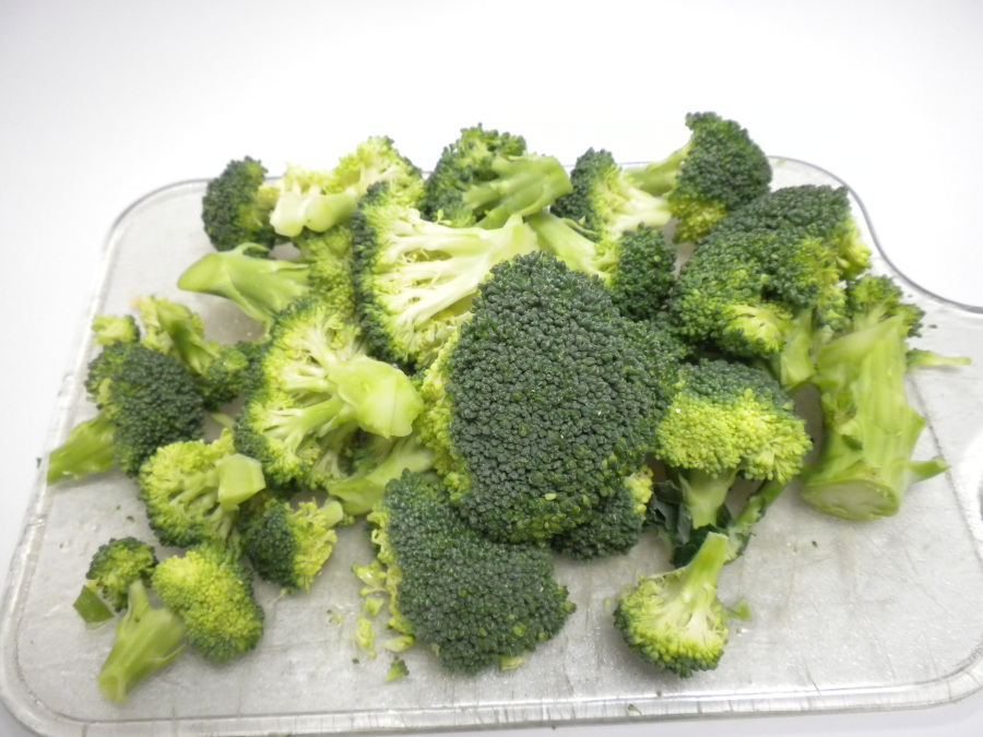 Капуста брокколи польза для организма. Broccoli Florets. Капуста брокколи свежемороженая. Капуста от онкологии.