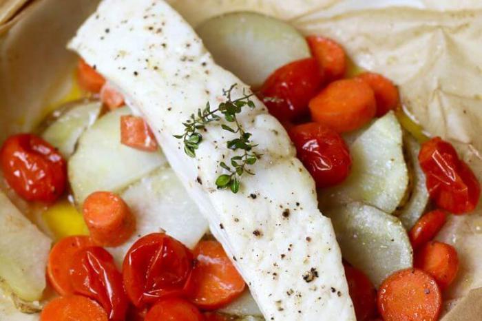 Ароматная рыба с овощами