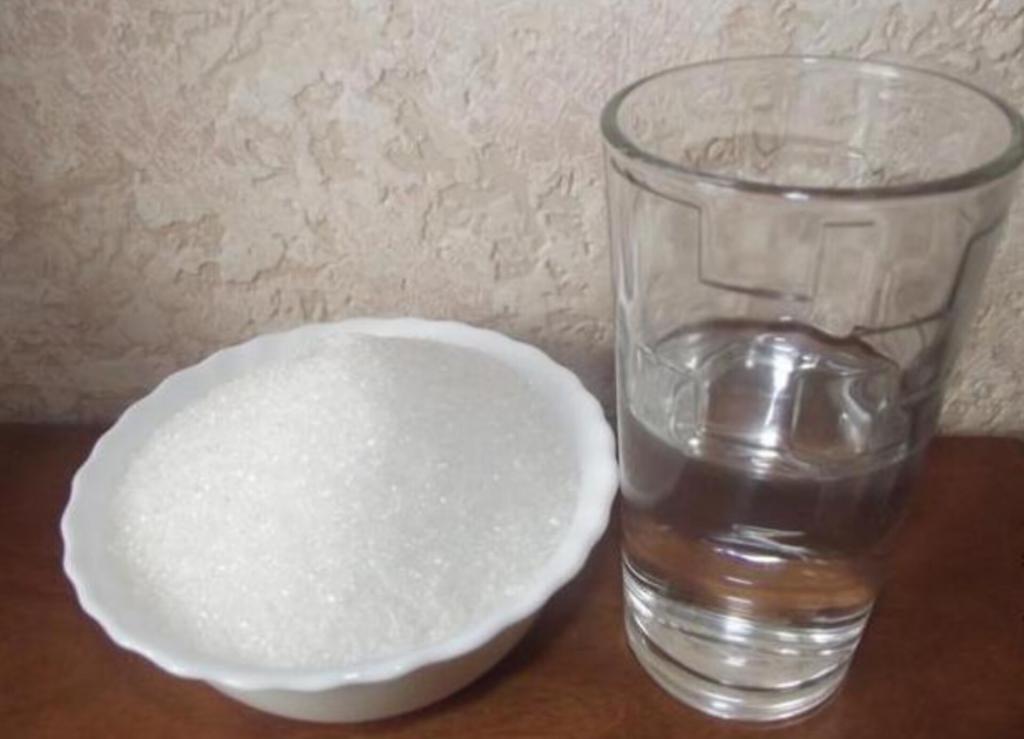 Опыт три стакана. Растворение соли в стакане\\. Растворение сахара. Соленая вода в стакане. Раствор сахара в воде.