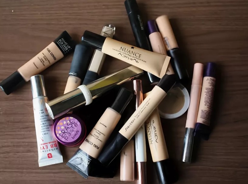 консилер decollete. консилер от синяков под глазами. худшие консилеры. консилер смэшбокс 24 часа отзывы. лучшие бюджетные консилеры.