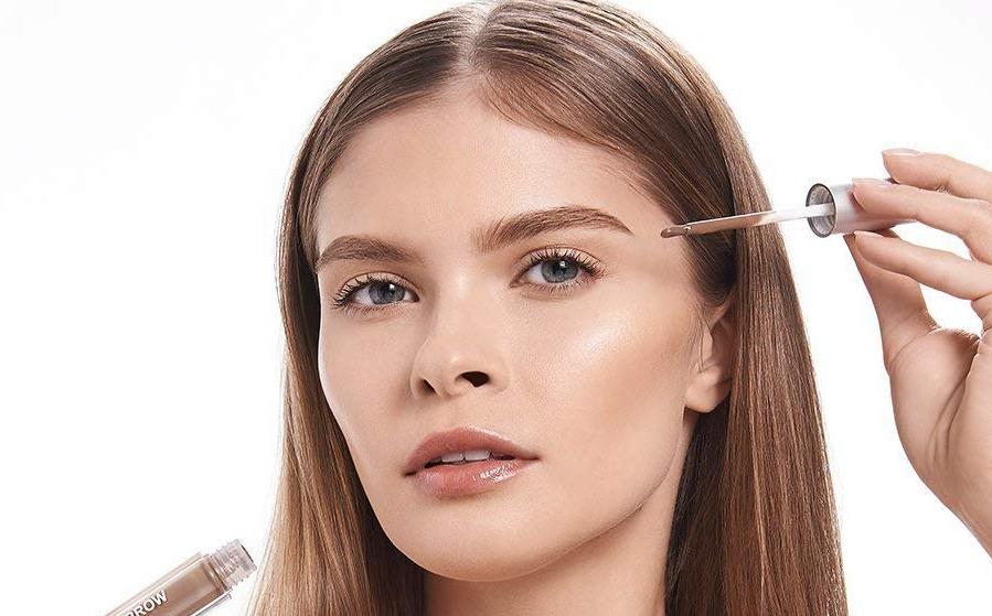 Good brow. Карандаш для бровей. Карандаш для бровей fatal. Тени для бровей. Накрашенные брови.