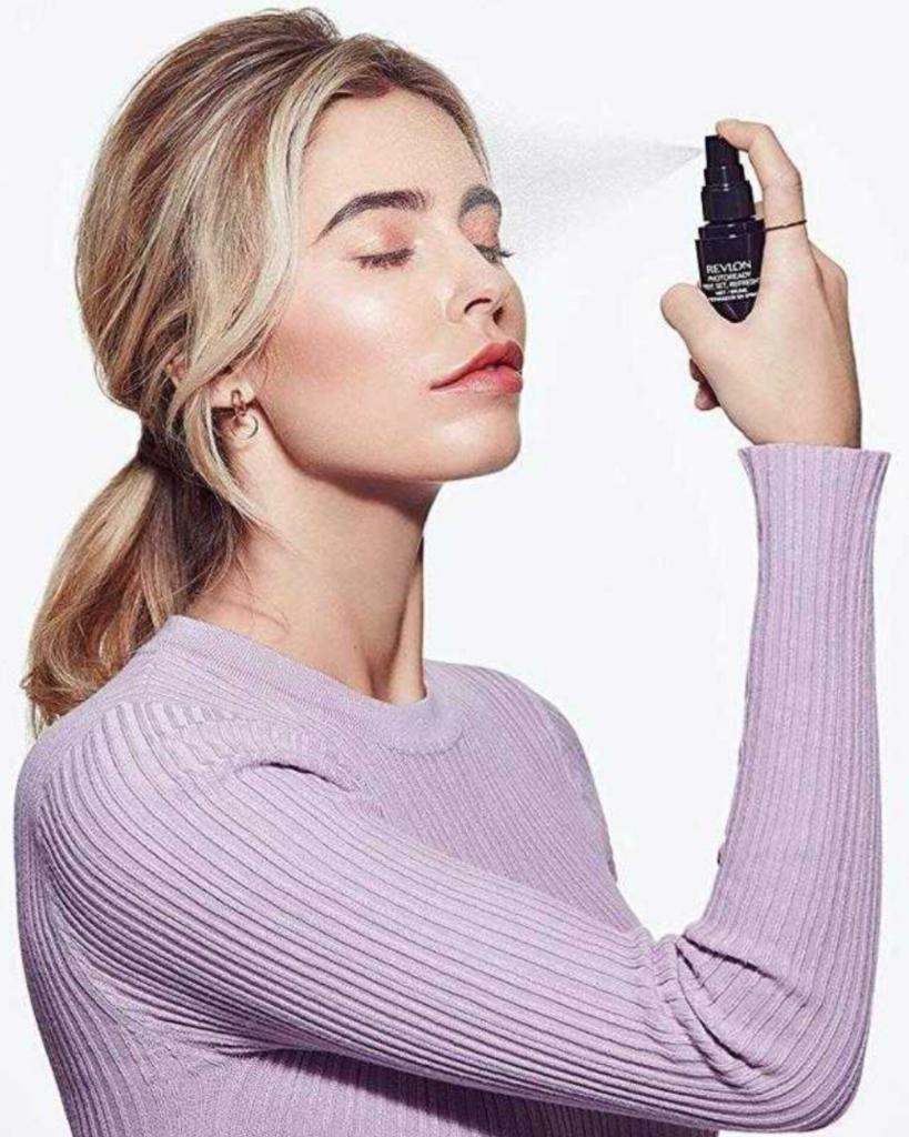 Фиксатор для макияжа корейский. Как использовать фиксатор для макияжа. Фиксатор макияжа в домашних условиях. Спрей перед нанесением макияжа. Фиксаторы для макияжа девушка.