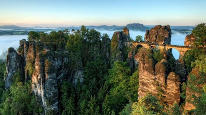 30 прекрасных мест для туристов 