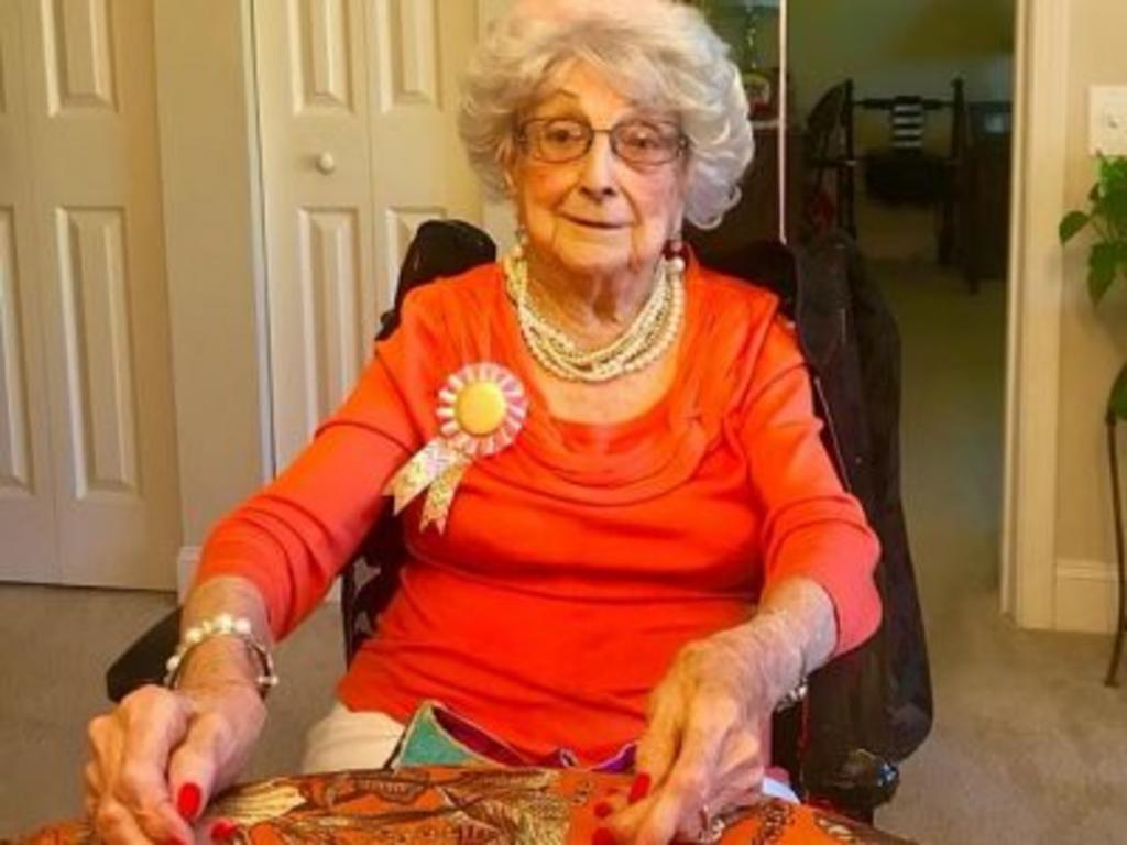 Более 80 лет. Энни Уилсон 109 лет. Бабушка 109 лет. 109 Лет. Долголетие бабушки.