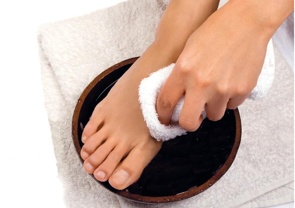 Как распарить кожу ног перед бритьем