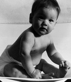 Когда ребенок начинает сидеть: что нужно знать родителям