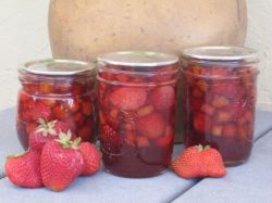 Варенье из клубники, ревеня и лимона