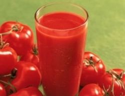 Томатный сок и овощной коктейль