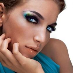Правильный макияж для голубых глаз