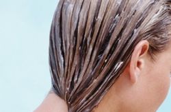 Как избавиться от перхоти: советы и рецепты