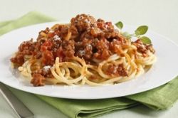 Макароны с тушенкой: вкусно и питательно