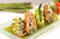 Рулет из курицы: пикантная закуска и сытное основное блюдо