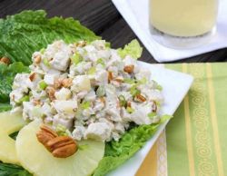 Салат с курицей и шампиньонами: калорийно и вкусно