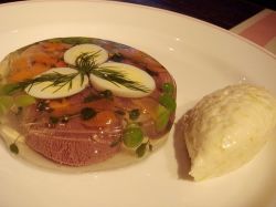 Готовим вкусное заливное из языка
